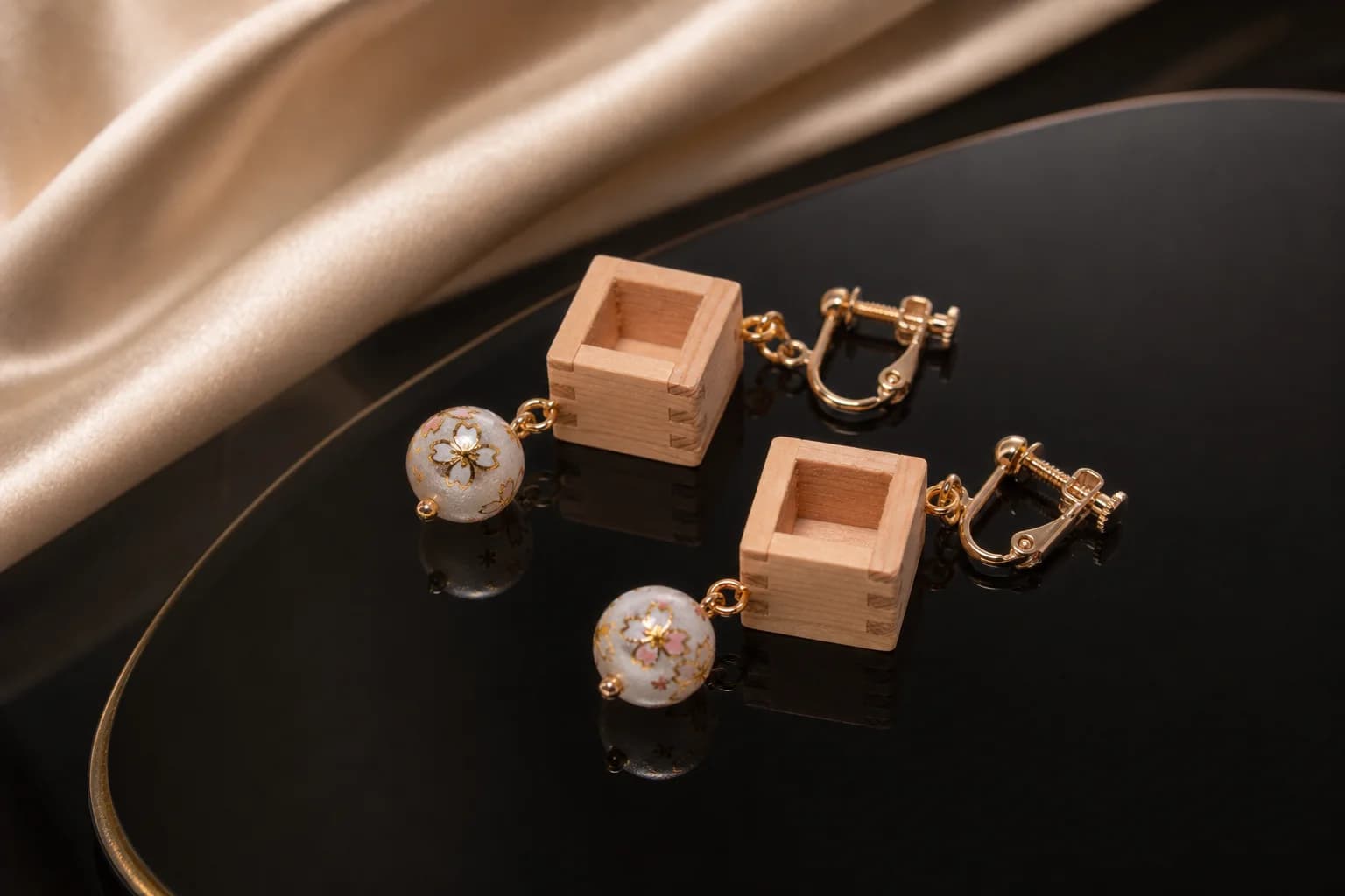 KUMIKI — White Blossom Earrings